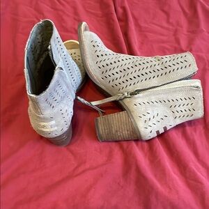 Women's Gray Ankle Boots